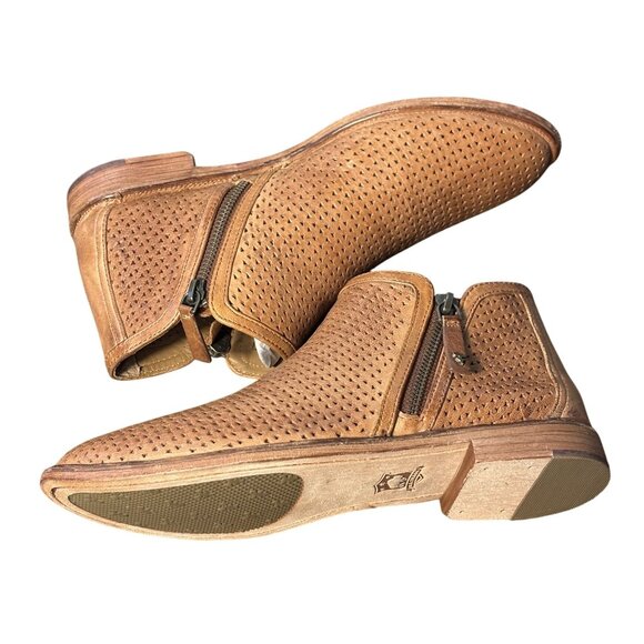 M.S. Trask Tan Leather Ankle Boots W/ Side Zippers - Picture 3 of 8